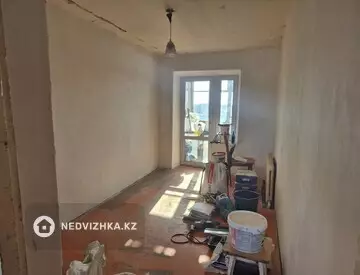 3-комнатная квартира, этаж 9 из 9, 54 м²