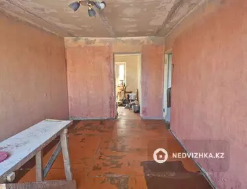 3-комнатная квартира, этаж 9 из 9, 54 м²