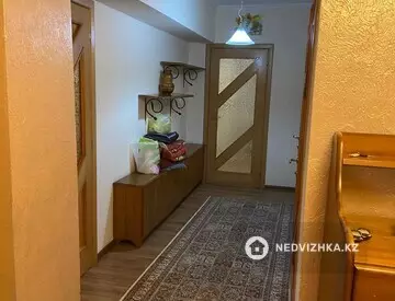 3-комнатная квартира, этаж 4 из 8, 100 м², На длительный срок