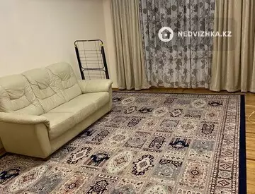 3-комнатная квартира, этаж 4 из 8, 100 м², На длительный срок