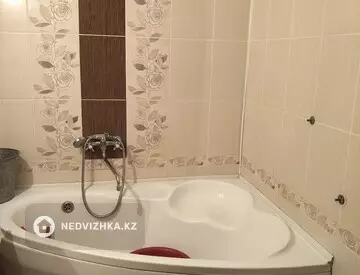 2-комнатная квартира, этаж 2 из 5, 63 м², На длительный срок