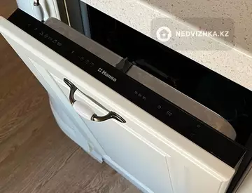 3-комнатная квартира, этаж 8 из 12, 87 м², На длительный срок