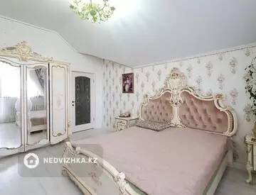 5-комнатная квартира, этаж 4 из 4, 188 м²