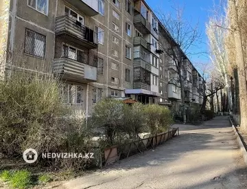 4-комнатная квартира, этаж 3 из 5, 74 м²