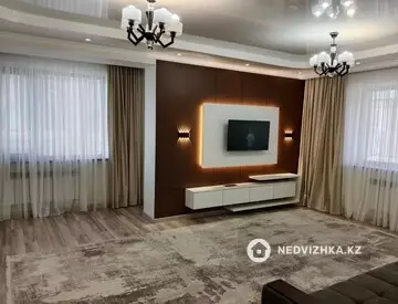 3-комнатная квартира, этаж 3 из 12, 112 м², На длительный срок