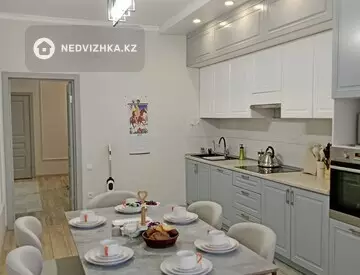 3-комнатная квартира, этаж 3 из 12, 112 м², На длительный срок