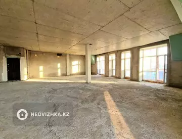 4-комнатная квартира, этаж 5 из 5, 162 м²