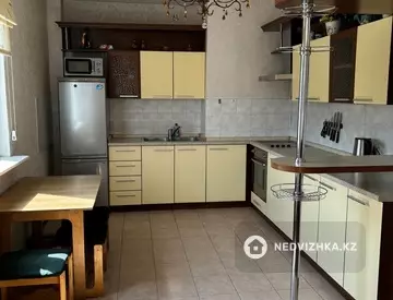2-комнатная квартира, этаж 11 из 14, 71 м², На длительный срок
