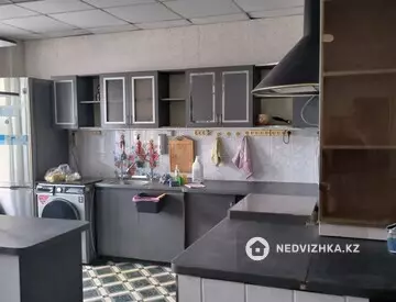 1-комнатная квартира, этаж 2 из 10, 40 м², На длительный срок