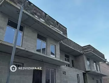 18-комнатный таунхаус, 6 соток, 1 050 м²