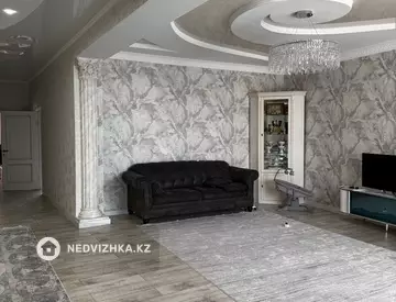 4-комнатная квартира, этаж 10 из 10, 144 м²