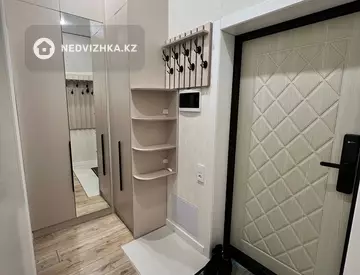 1-комнатная квартира, этаж 10 из 10, 38 м²