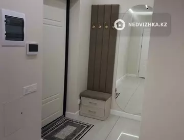 2-комнатная квартира, этаж 10 из 19, 65 м², На длительный срок