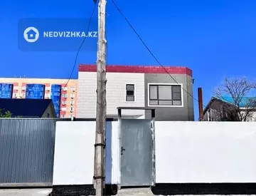 8-комнатный дом, 4 соток, 300 м², На длительный срок