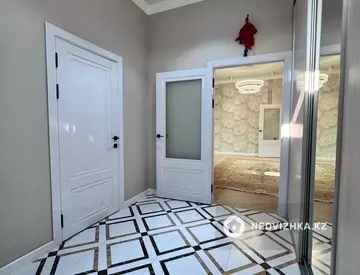 8-комнатный дом, 4 соток, 300 м², На длительный срок