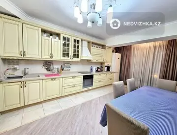 4-комнатная квартира, этаж 9 из 13, 180 м²