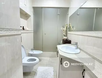 4-комнатная квартира, этаж 9 из 13, 180 м²