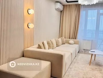 3-комнатная квартира, этаж 9 из 9, 98 м², На длительный срок