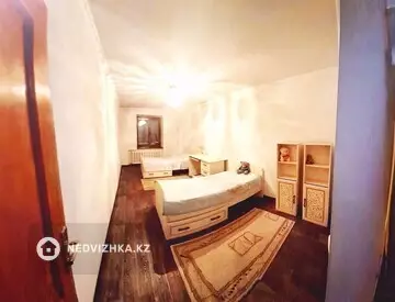 Подселение, 5 комн., 300 м²