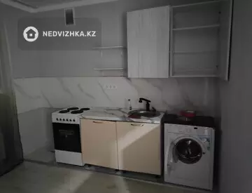 1-комнатная квартира, этаж 3 из 3, 42 м², На длительный срок