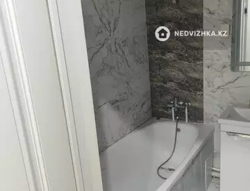 1-комнатная квартира, этаж 3 из 3, 42 м², На длительный срок