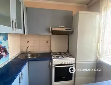 3-комнатная квартира, этаж 4 из 4, 58 м², На длительный срок