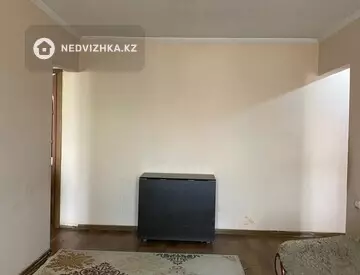 3-комнатная квартира, этаж 4 из 4, 58 м², На длительный срок