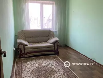 3-комнатная квартира, этаж 4 из 4, 58 м², На длительный срок