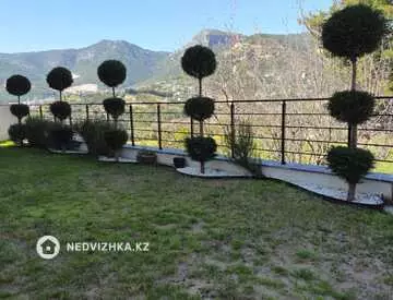 7-комнатный дом, 4 соток, 590 м²