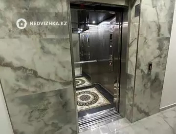 2-комнатная квартира, этаж 3 из 5, 55 м²