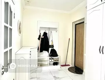 3-комнатная квартира, этаж 4 из 13, 70 м²