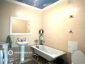 3-комнатная квартира, этаж 4 из 13, 70 м²