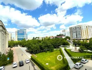 4-комнатная квартира, этаж 4 из 12, 140 м²