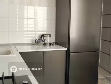 2-комнатная квартира, этаж 3 из 9, 65 м², На длительный срок