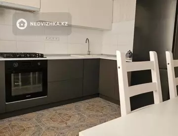 2-комнатная квартира, этаж 3 из 9, 65 м², На длительный срок