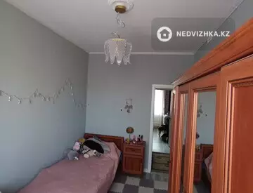 4-комнатная квартира, этаж 4 из 5, 80 м²