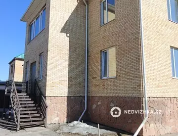 7-комнатный дом, 10 соток, 715 м²