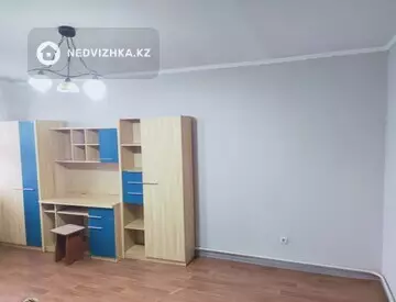 1-комнатная квартира, этаж 4 из 5, 42 м², На длительный срок