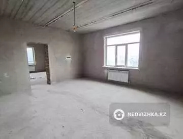 4-комнатная квартира, этаж 3 из 3, 151 м²