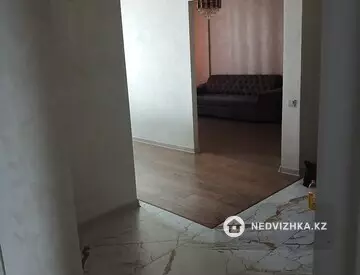 4-комнатная квартира, этаж 1 из 4, 85 м², На длительный срок