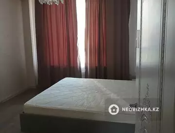 4-комнатная квартира, этаж 1 из 4, 85 м², На длительный срок