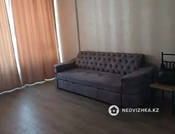 4-комнатная квартира, этаж 1 из 4, 85 м², На длительный срок
