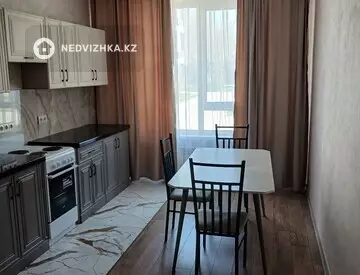 4-комнатная квартира, этаж 1 из 4, 85 м², На длительный срок