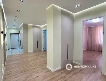4-комнатная квартира, этаж 2 из 9, 117 м²