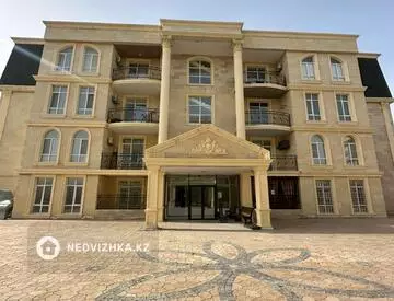 4-комнатная квартира, этаж 4 из 4, 177 м²