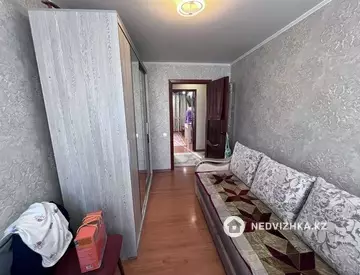 3-комнатная квартира, этаж 9 из 9, 64 м²