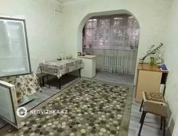 1-комнатная квартира, этаж 1 из 5, 42 м², На длительный срок