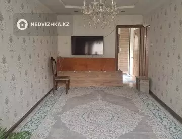 3-комнатная квартира, этаж 2 из 5, 67 м², На длительный срок