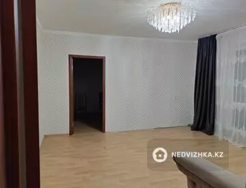 4-комнатная квартира, этаж 8 из 9, 77 м²