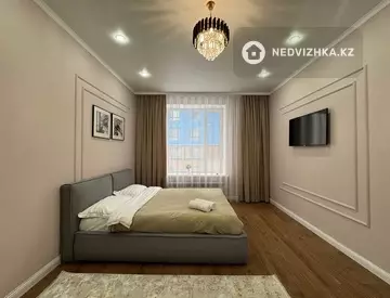 1-комнатная квартира, этаж 3 из 10, 38 м², Посуточно